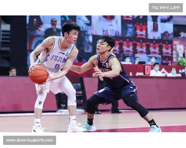 小曾常年蹲守底角抽烟无球可打球队战术形同虚设